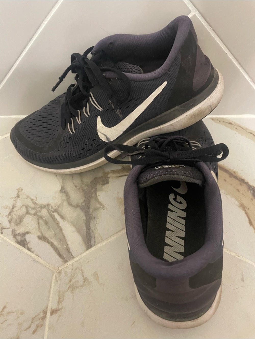 Women’s 8 Athletic Shoe by Nike